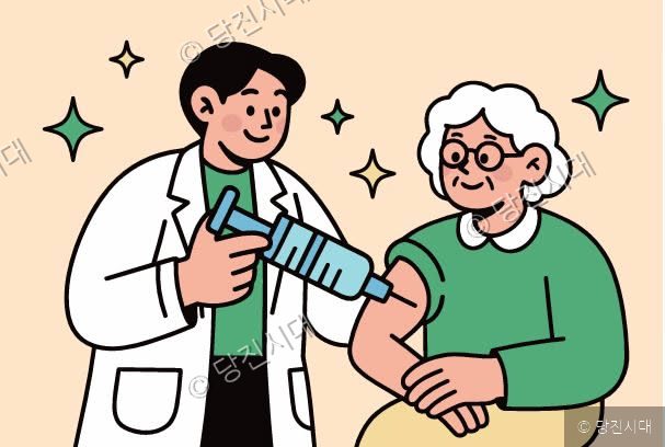 의사가 노인에게 예방접종 주사를 놓아주고 있다.
