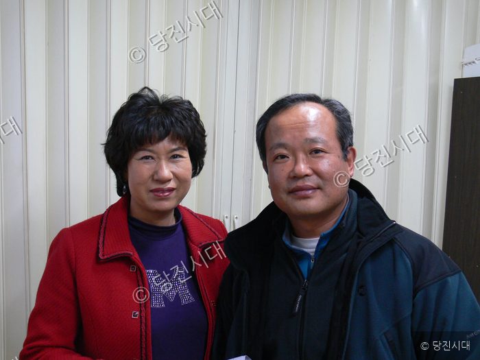 이상엽 이사와 박종례 실장이 함께 미소 짓고 있다.