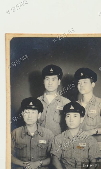 "빛바랜 흑백사진 속 추억" — 사진 1