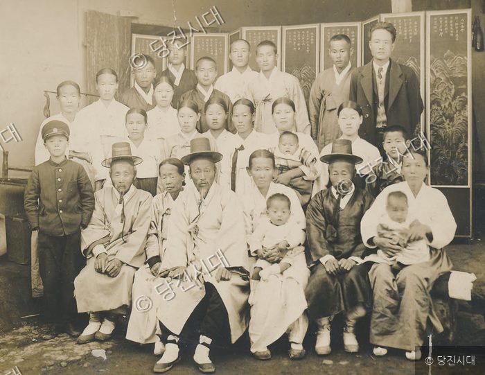 빛바랜 사진 속 그리운 얼굴들