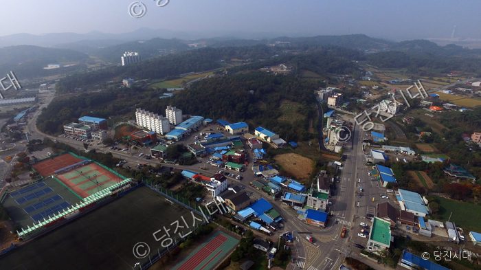충남 당진시 고대면 용두리 일대의 마을 전경이 보인다.