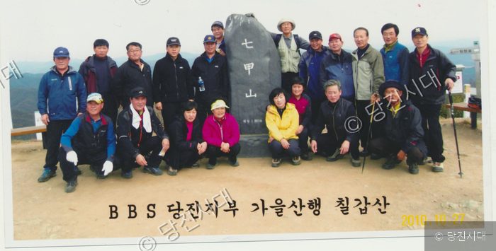 "아들 대야에 앉혀 놓고 일해" — 사진 4