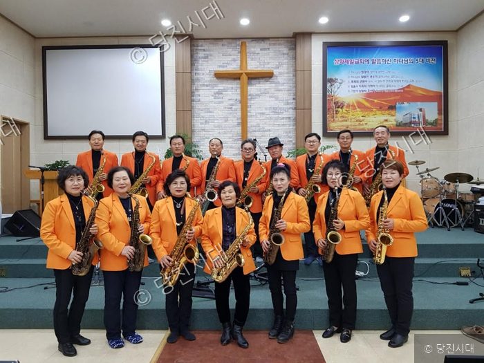 교회에서 열린 추수감사절 행사 날 나와 아내의 모습이다.
