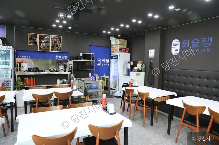 당진시 읍내동에 위치한 식당 '회슐랭'의 내부 모습이다.
