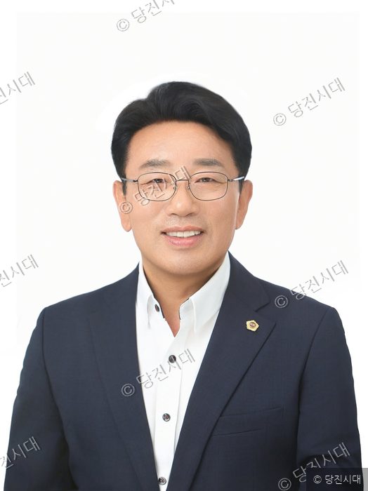 국민의힘 이철수 당진시 제1선거구 출마예정자가 정면을 바라보며 미소 짓고 있다.