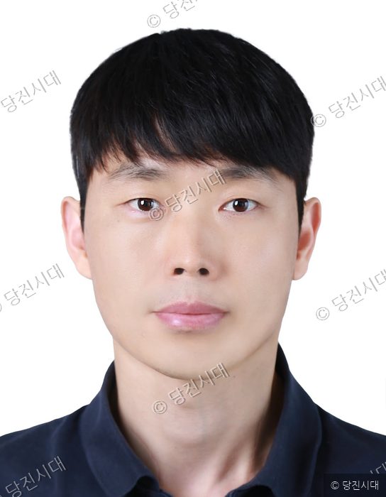 이재형 뉴씨드문화어학원 대표가 정면을 응시하고 있다.