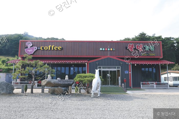 충남 당진시 순성면 봉소리 오리고기 전문점 불빛가든의 전경 모습이다.