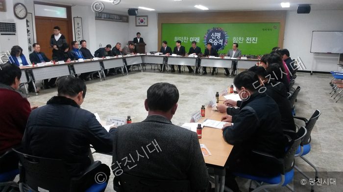 신평면 주민자치협의회 회의가 진행되고 있다.