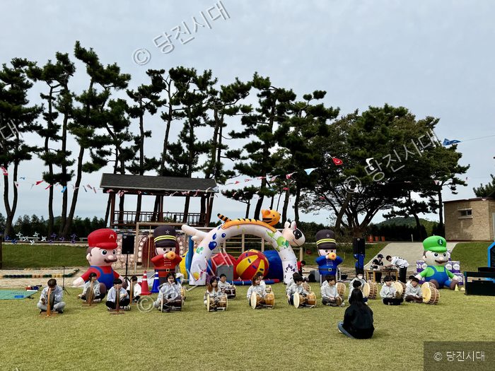 초락초 교육가족 한마당 행사가 열리고 있다.