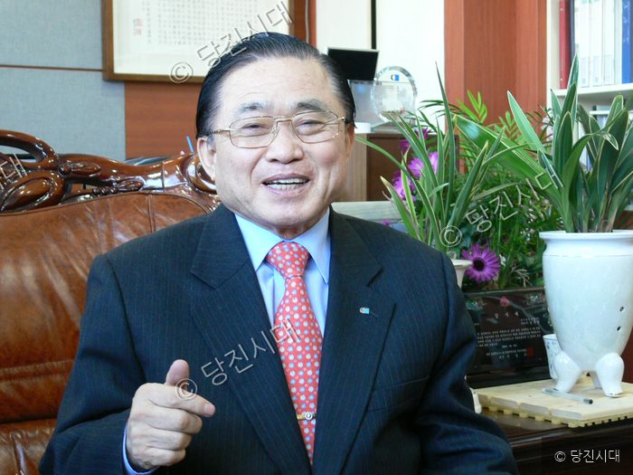 김문영 인천 경기섬유산업 대표이사가 인터뷰를 진행하고 있다.