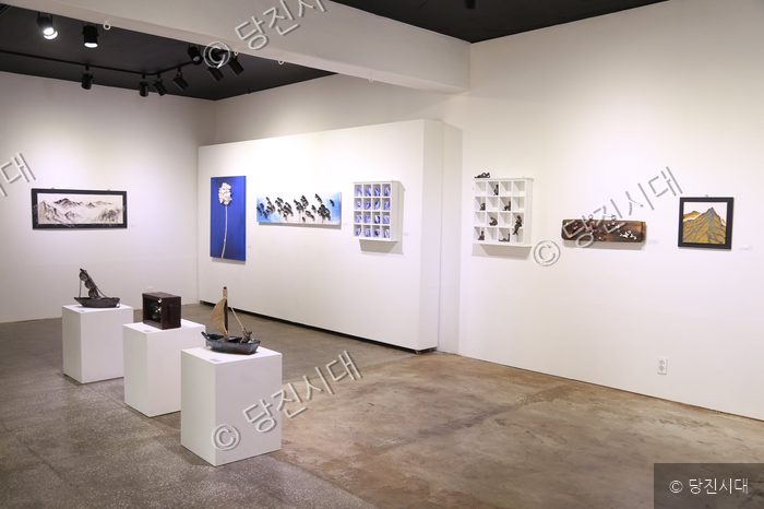 김미화 도예가의 개인전 전시장