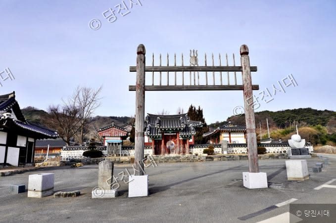 충남 당진의 면천향교 전경이 고즈넉한 분위기를 자아내고 있다.