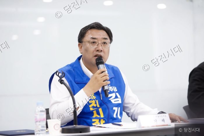 김기재 당진시장 후보가 간담회에서 발언하고 있다.
