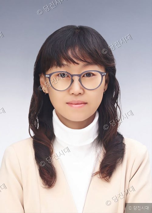 칼럼 기고를 위해 촬영된 유난영 필자의 프로필 사진 모습이다.