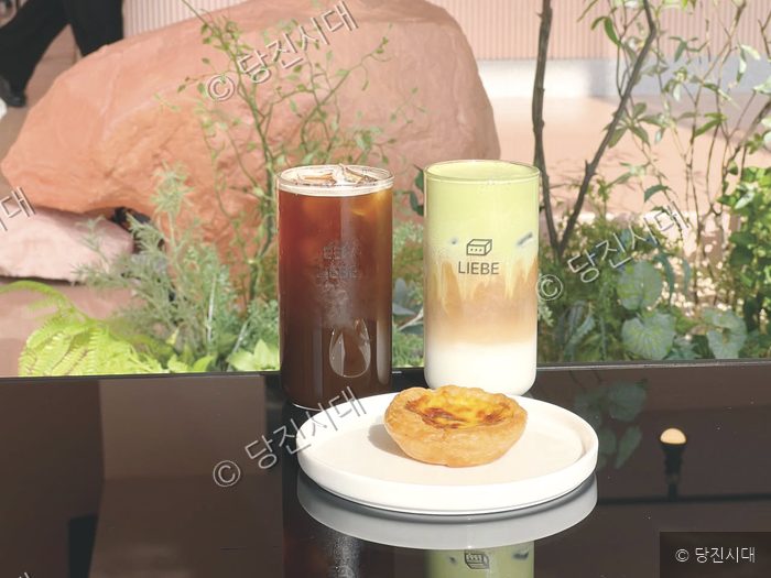 석문면 통정리 리베의 음료와 타르트