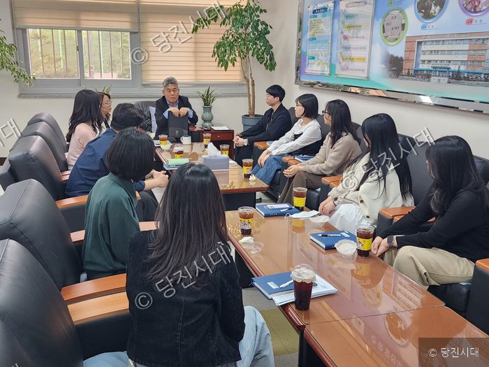 원당중학교에서 신규 교원을 대상으로 청렴 및 역량 강화 연수가 진행되고 있다.