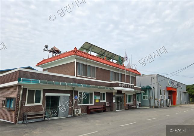 장정리 마을회관 건물의 현재 모습이 보인다.