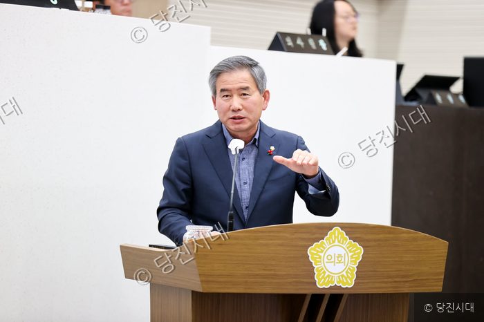 김봉균 의원이 발언대에 서서 시정질문을 하고 있다.